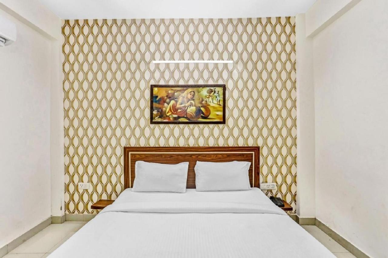 Hotel Noida Continental At Noida City Center Exterior photo